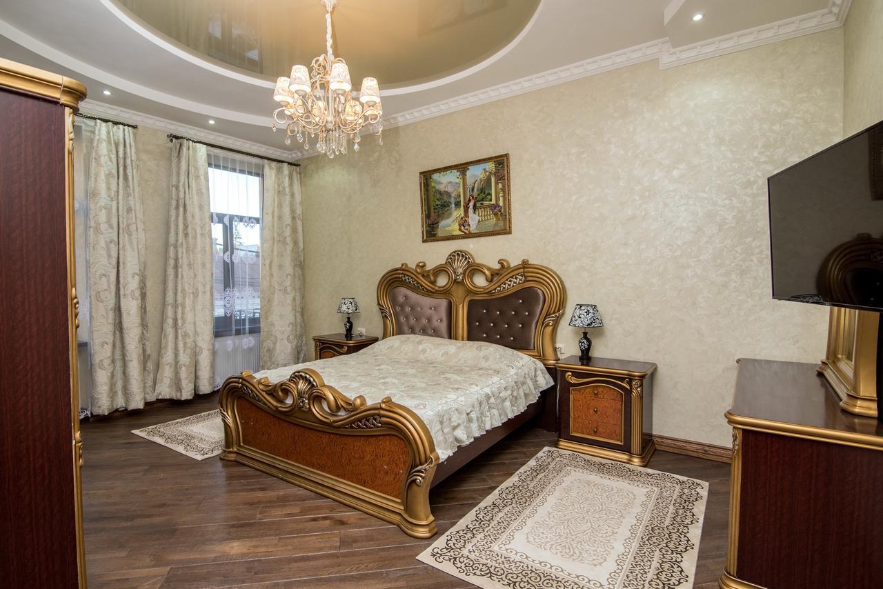 Panskiy Dvir Çernivtsi Dış mekan fotoğraf